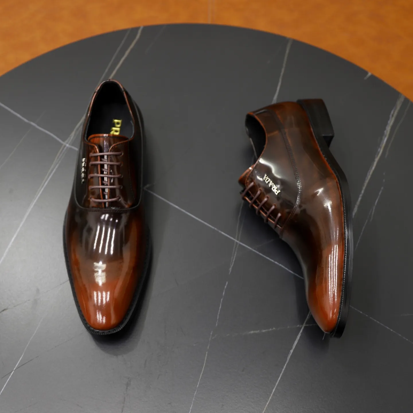 Ex-factory price: 540💰🙅‍♂️🙅‍♂️🙅‍♂️ Brand: PRADA Standard code: Men's code 38-44 (45 can be customized) Grade: Same style as the official website Original order quality Material: Original cowhide surface Comfortable cowhide lining Original outsole Style category: Men's fashionable casual leather shoes Distinguished big-name luxury elements Top luxury Color: actual picture color